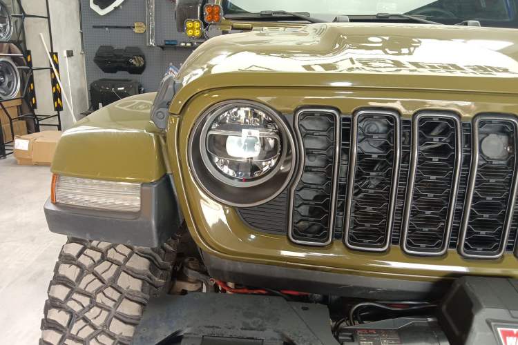 Used Jeep Wrangler 2018 2.0T Sahara Four-Door Edition Right Front Headlight