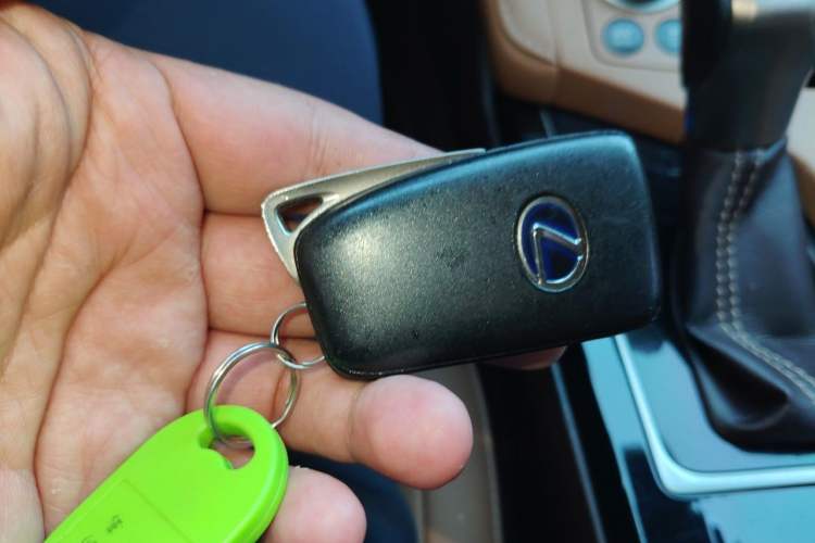 Used Lexus ES 2015 300h Comfort Edition
