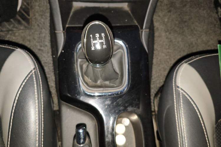 Used HYOSOW H3 2015 1.5L manual luxury version
