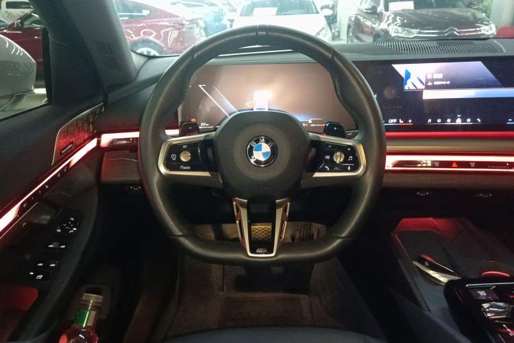 Used BMW 5 Series 2024 530Li Luxury Edition M Sport Package Steering Wheel