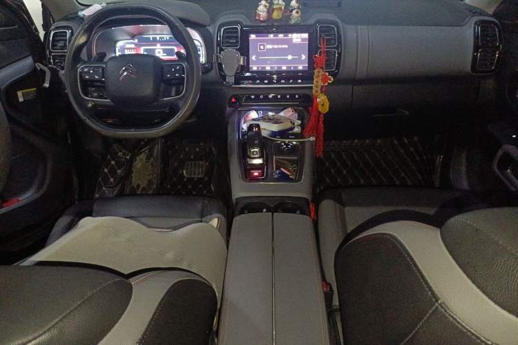 Used Citroen C5 AIRCROSS 2017 380THP Luxury Model Center Console