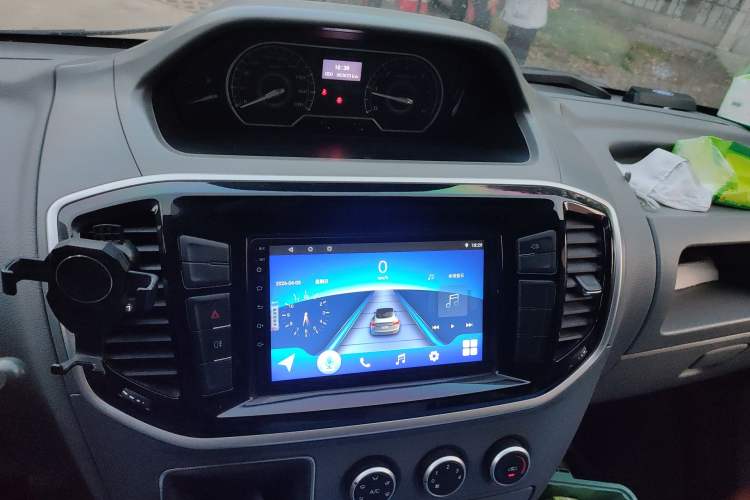 Used SAIC MAXUS Xintu V80 2021 2.0T Manual Classic Aoyuntong Short Wheelbase Mid-Roof 5/6-Seater
