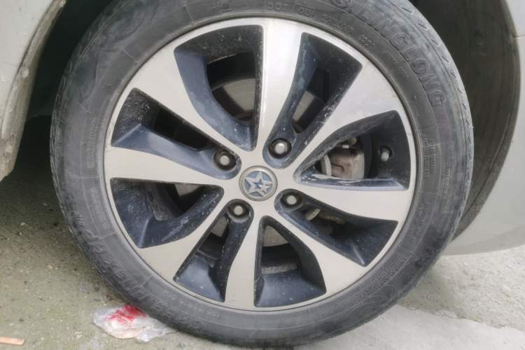 Used Venucia M50V 2019 1.6L CVT Luxury Edition Right Front Wheel Hub