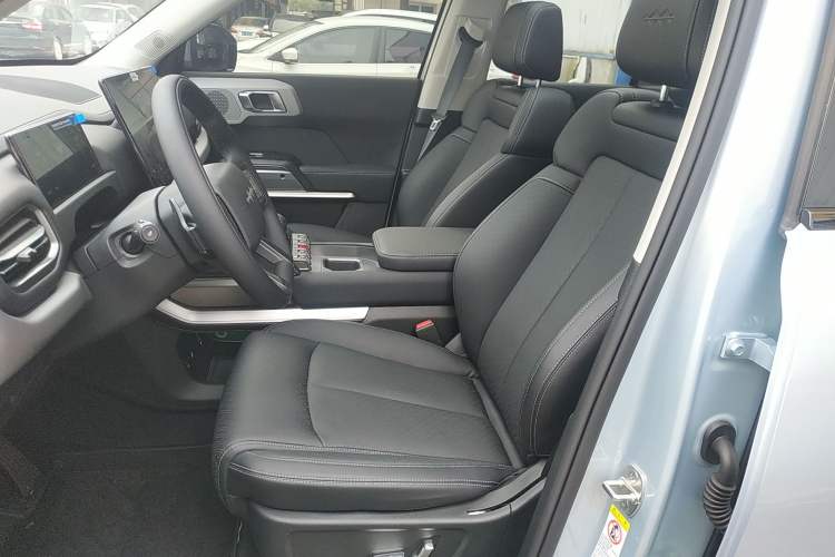 Used Formula Leopard Titanium 3 2025 501 km Range Rear-Wheel Drive Intelligent Driving Max Edition Left Front Seat