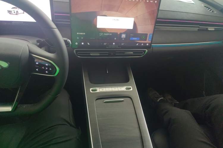 Used Fengyun A8L 2025 1.5 TGDI 145 km Luxury Version Audio And AC Panel