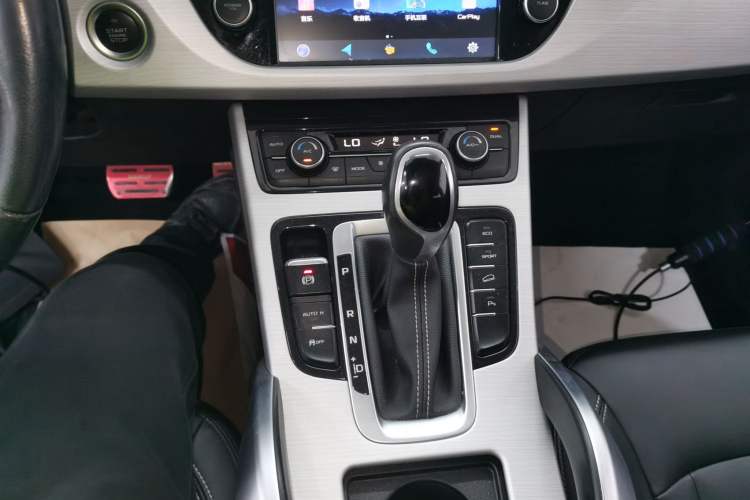 Used Geely Auto Emgrand X7 Sport 2016 1.8TD Automatic Smart Connectivity Version Gear Lever