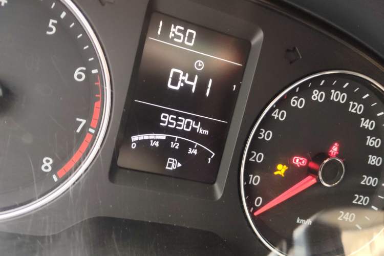 Used Volkswagen Lavida 2013 Restyled Classic 1.6L Manual Comfort Edition Odometer Close Up