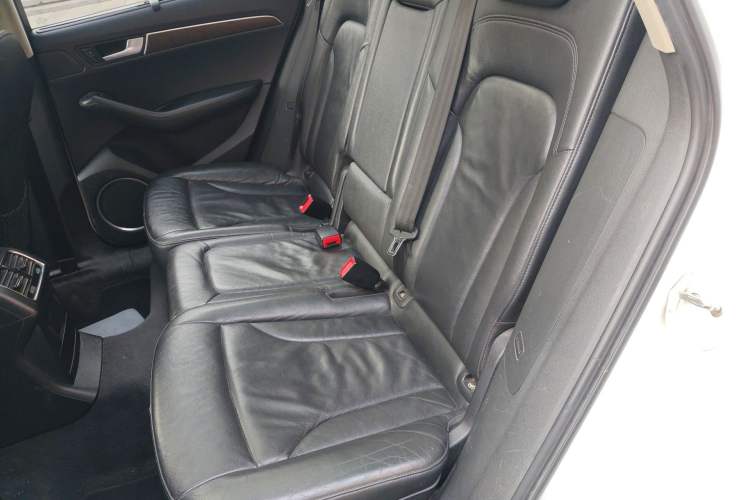 Used Audi Q5 2010 3.2 FSI Sport Edition Left Rear Seat