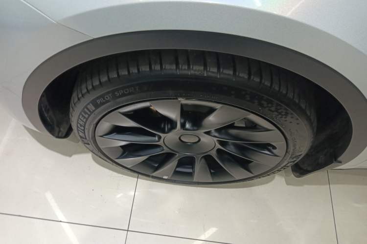 Used Tesla Model Y 2021 Revised Version 2 Long-Range All-Wheel-Drive Edition