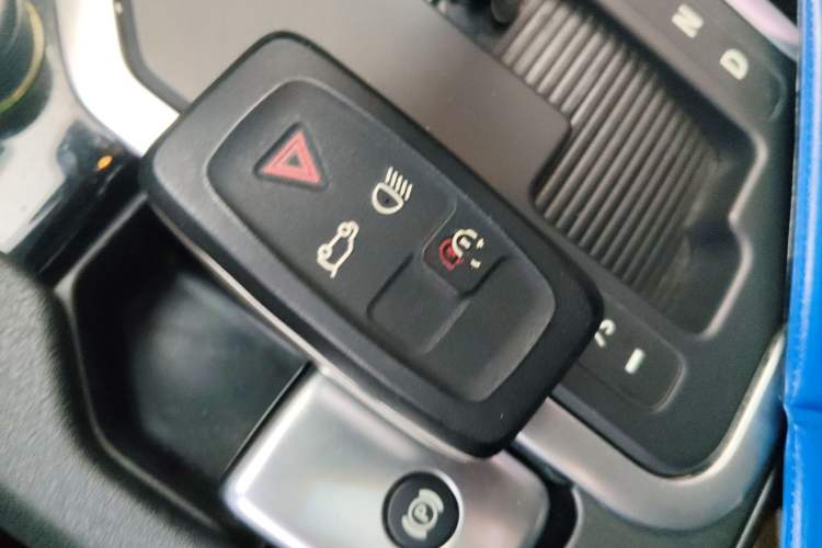 Used Land Rover Discovery 2010 5.0 V8 HSE Gasoline Model Vehicle Key