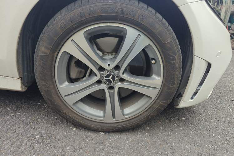 Used Mercedes-Benz C-Class 2019 Restyled C 260 L Sport Edition Right Front Wheel Hub