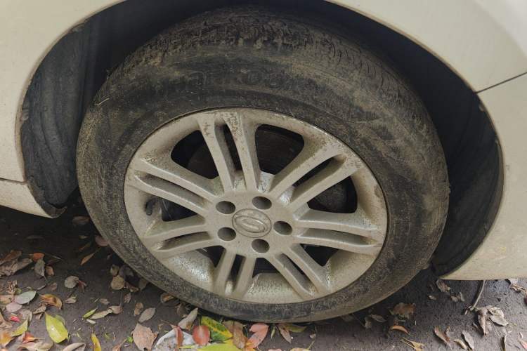 Used GAC Trumpchi GA5 2011 2.0L Automatic Elite Edition Right Front Wheel Hub