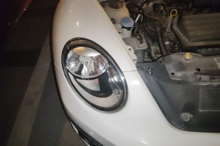 Used Volkswagen Beetle 2015 180TSI model Right Front Headlight