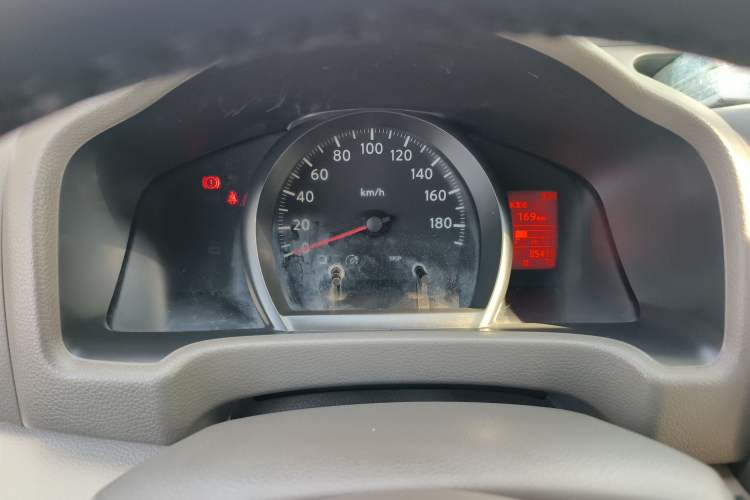 Used Nissan NV200 2014 1.6L Manual Luxury Model China IV Standard