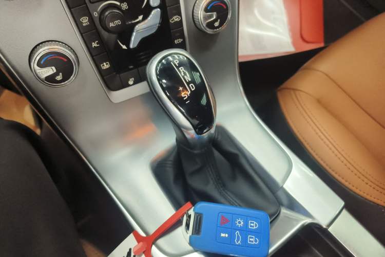 Used Volvo S60 2017 S60L T5 Zhiyue Edition
