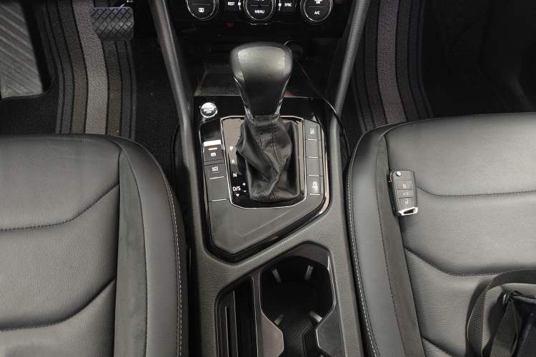 Used Volkswagen Tiguan L 2019 330TSI Automatic Two-Wheel Drive Panoramic Comfort Edition China V Standard
