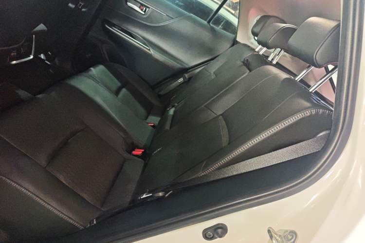 Used Toyota Venza 2023 2.0L CVT Two-Wheel Drive Prestige Version Left Rear Seat