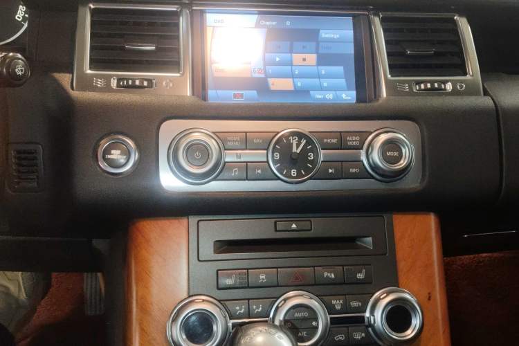 Used Land Rover Range Sport 2010 5.0 SC V8 HSE Audio And AC Panel