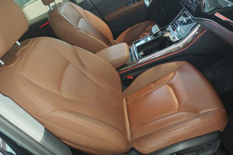 Used Audi Q7 2021 55 TFSI quattro S line Sport model Right Front Seat