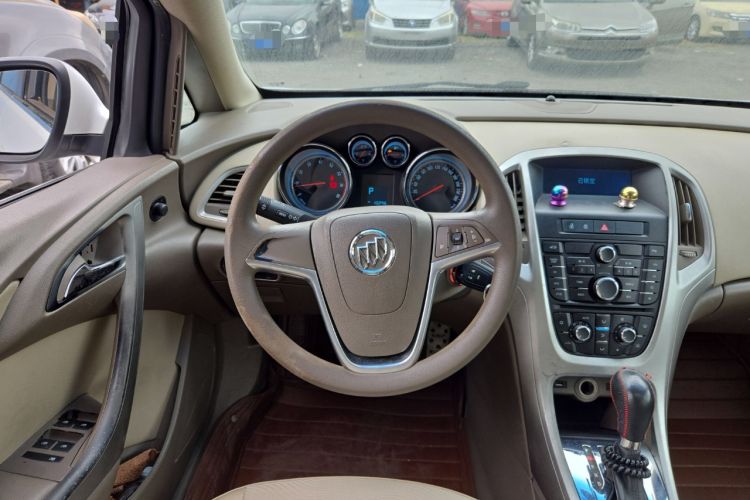 Used Buick GT 2013 GT 1.6L Automatic Fashion Edition Steering Wheel