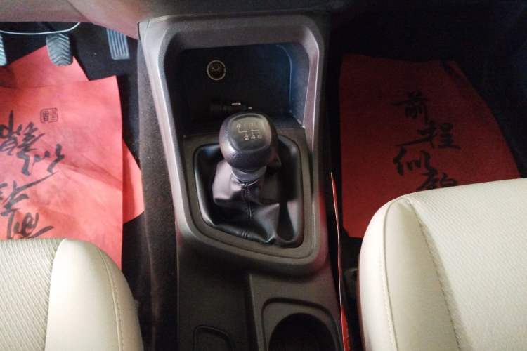 Used Wuling Hongguang V 2022 1.5L Jingqu Edition Enclosed-Window Vehicle with Electric Power Steering LAR