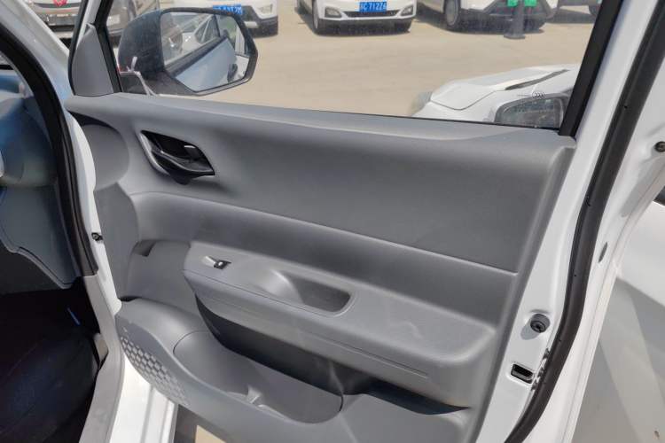 Used Wuling Hongguang New Energy 2025 Extended-Range Hybrid 50 km Standard Version
