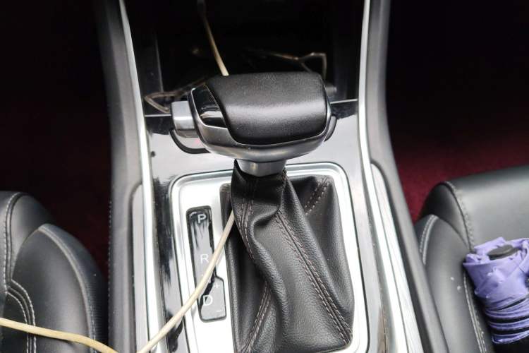 Used CHANGAN Ruicheng CC 2022 Blue Whale Edition 1.5T DCT Prestige Model Gear Lever