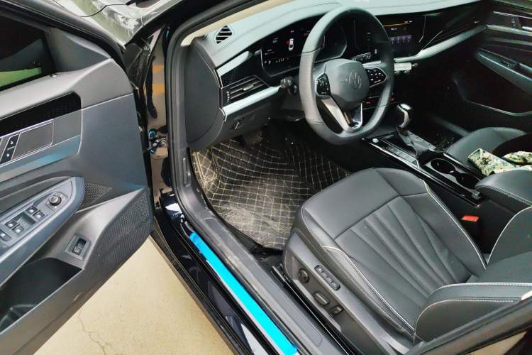 Used Volkswagen Passat 2024 380TSI Dragon Edition Driver Seat