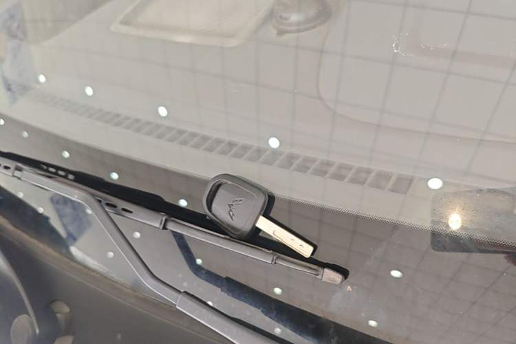 Used Wuling Yangguang 2024 300km Range Practical Window-Sealed Version 60kW Vehicle Key