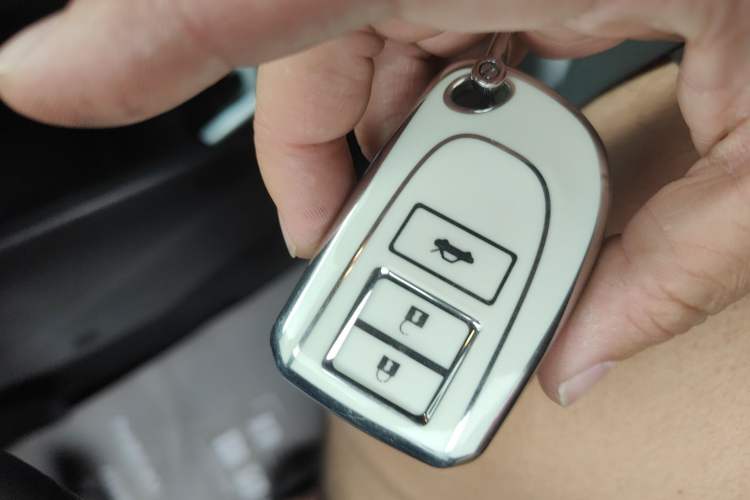 Used Toyota YARiS L Zhi Xuan 2022 X-Trail 1.5L CVT Luxury PLUS Edition Vehicle Key