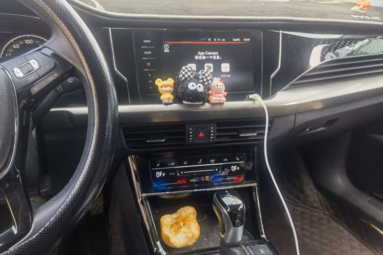 Used Volkswagen Passat 2020 330TSI Elite Edition China VI Audio And AC Panel