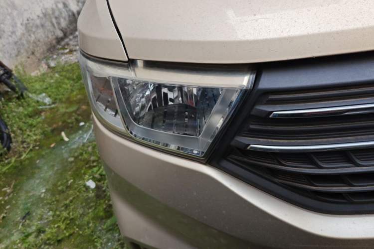 Used Wuling Hongguang 2021 1.5L S Basic Enclosed-Window Vehicle LAR Right Front Headlight
