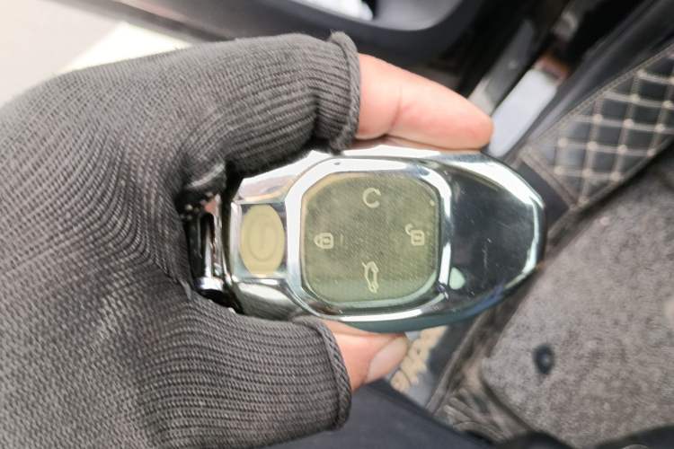 Used GAC Trumpchi GS8 2022 Linghang Series 2.0 TGDI Two-Wheel-Drive Luxury Smart Connectivity Version (7 Seats) Vehicle Key