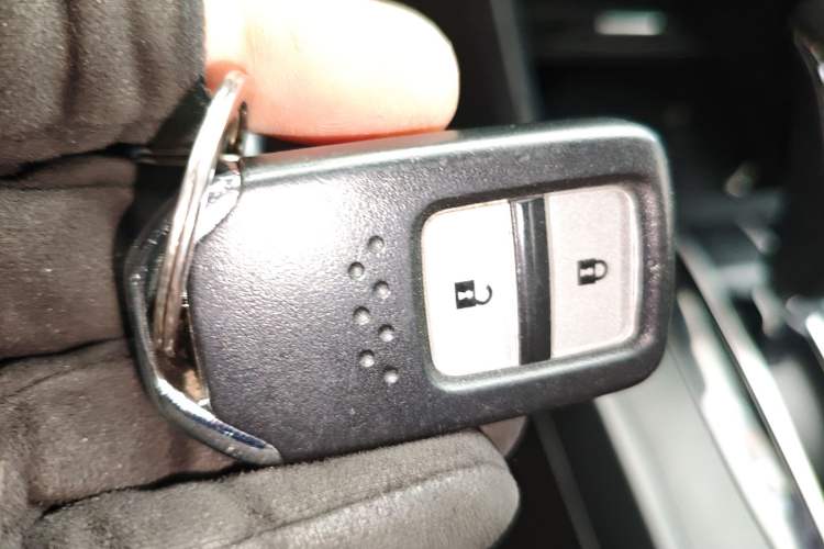 Used Honda Jade 2017 1.8L automatic Comfort version 5 seats Vehicle Key