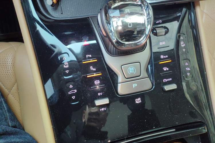 Used Denza D9 2022 DM-i 970 Four-Wheel Drive Prestige Model