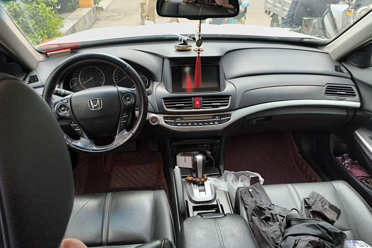 Used Honda Crosstour 2014 2.4L Luxury Edition Center Console