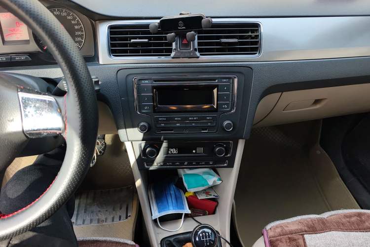 Used Volkswagen Santana 2013 1.4L Manual Comfort Edition Audio And AC Panel