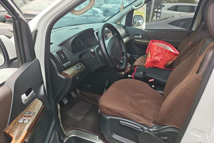 Used FORTHING Lingzhi PLUS 2021 2.0L Manual Luxury 7-Seater Driver Seat