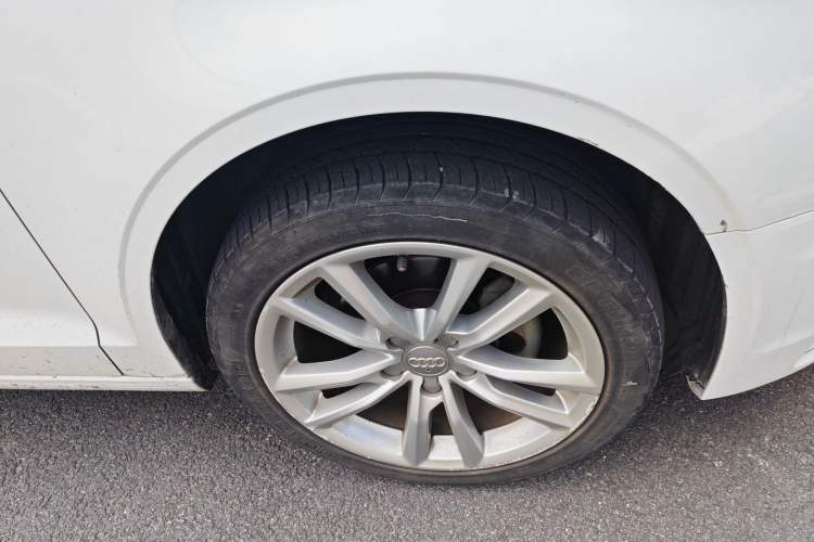 Used Audi A3 2015 Limousine 35 TFSI Millionth Anniversary Comfort Model Right Front Wheel Hub