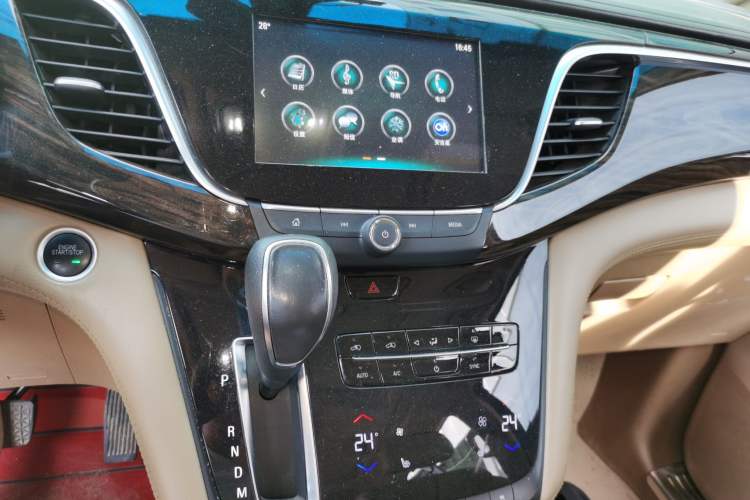 Used Buick GL8 2018 ES 28T Luxury Model China VI Standard Audio And AC Panel