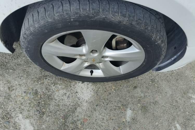 Used Chevrolet Cruze 2013 Hatchback 1.6T Automatic Flagship Model Right Rear Wheel Hub