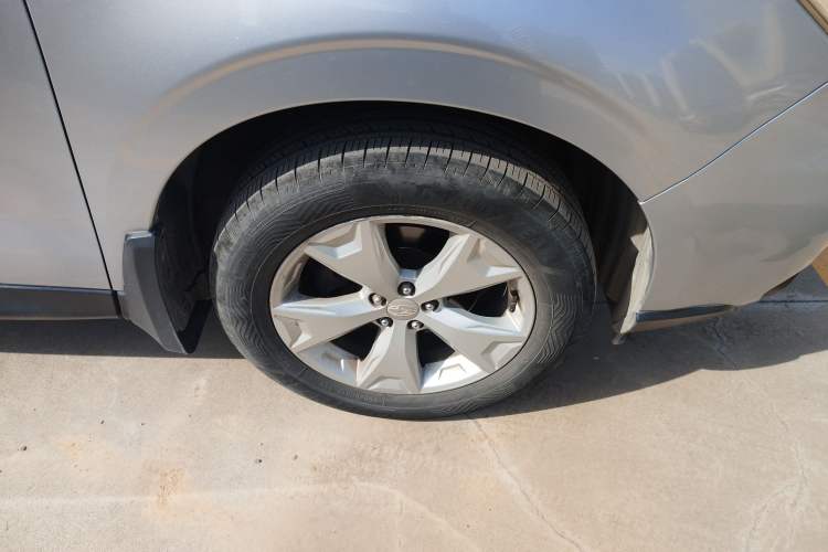 Used Subaru Forester 2014 2.5i Automatic Elite Edition Right Front Wheel Hub