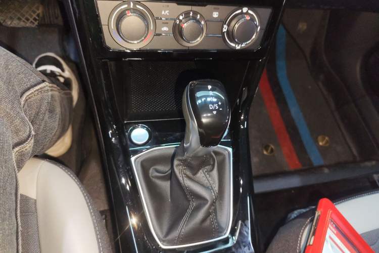 Used Volkswagen Tharu 2025 New Sharp 1.5L Ambitious Edition Gear Lever