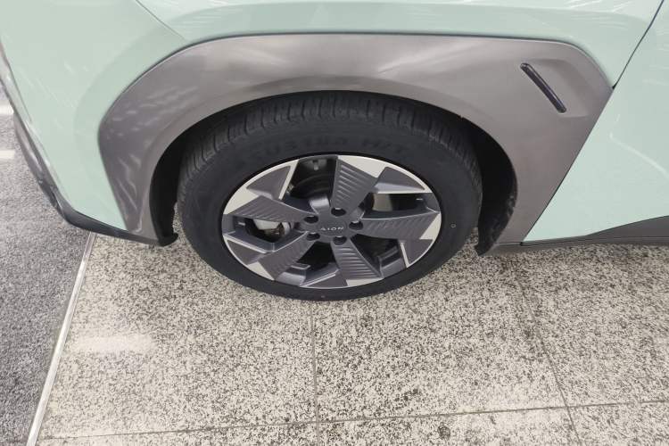 Used AION Y 2022 70 Intelligent Edition Lithium Iron Phosphate Left Front Wheel Hub