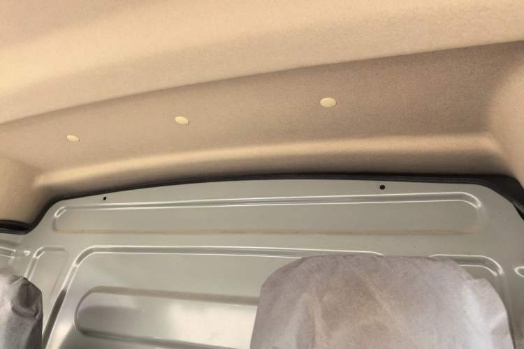 Used Chana Ruixing EM60 2023 Pure Electric Van 4525 mm Long Flat Roof with Back-Hinged Doors 2 Seats 60 kW 38.7 kWh
