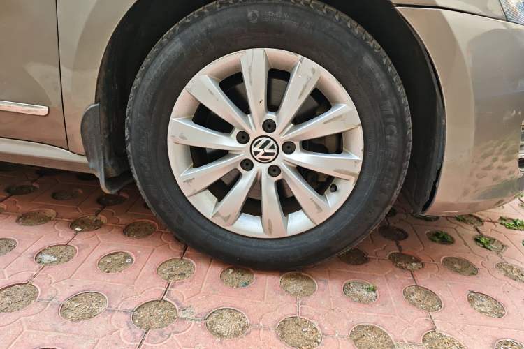 Used Volkswagen Passat 2013 1.8TSI DSG Prestige Edition Right Front Wheel Hub