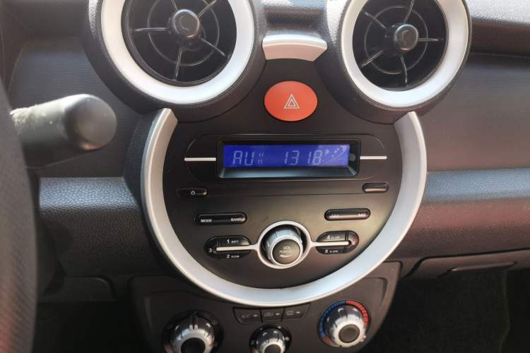 Used Lifan Auto 330 2014 1.3L Manual Standard Edition
