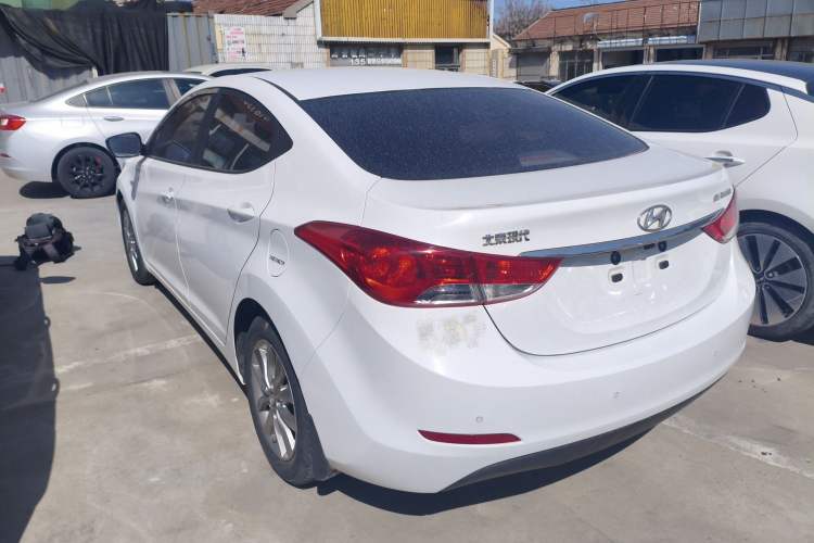 Used Hyundai Elantra (5th Generation / Langdong) 2015 1.6L Automatic Fashion Model Exterior 2