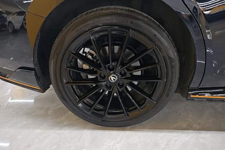 Used CHANGAN UNI-V 2024 2.0T High-Performance Version Exterior 5