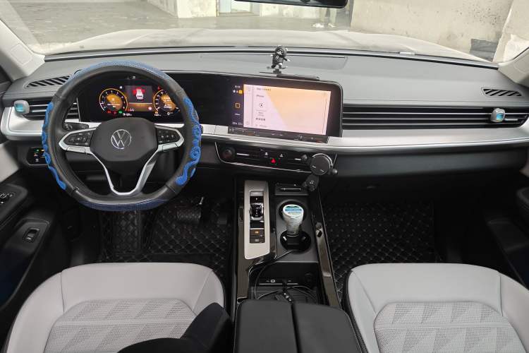 Used Volkswagen Tavendor 2024 330TSI Luxury Touring Edition